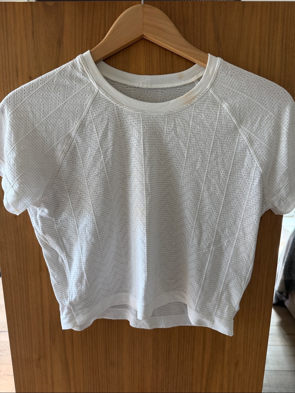 Lululemon Athletica fitted cropped White Women's Short Sleeve Knit Top